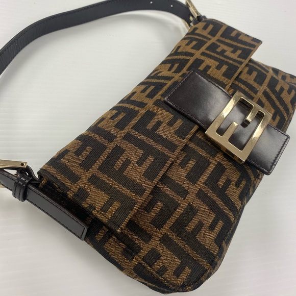 SOLD 100% Authentic Fendi Baguette - Picture 4 of 11